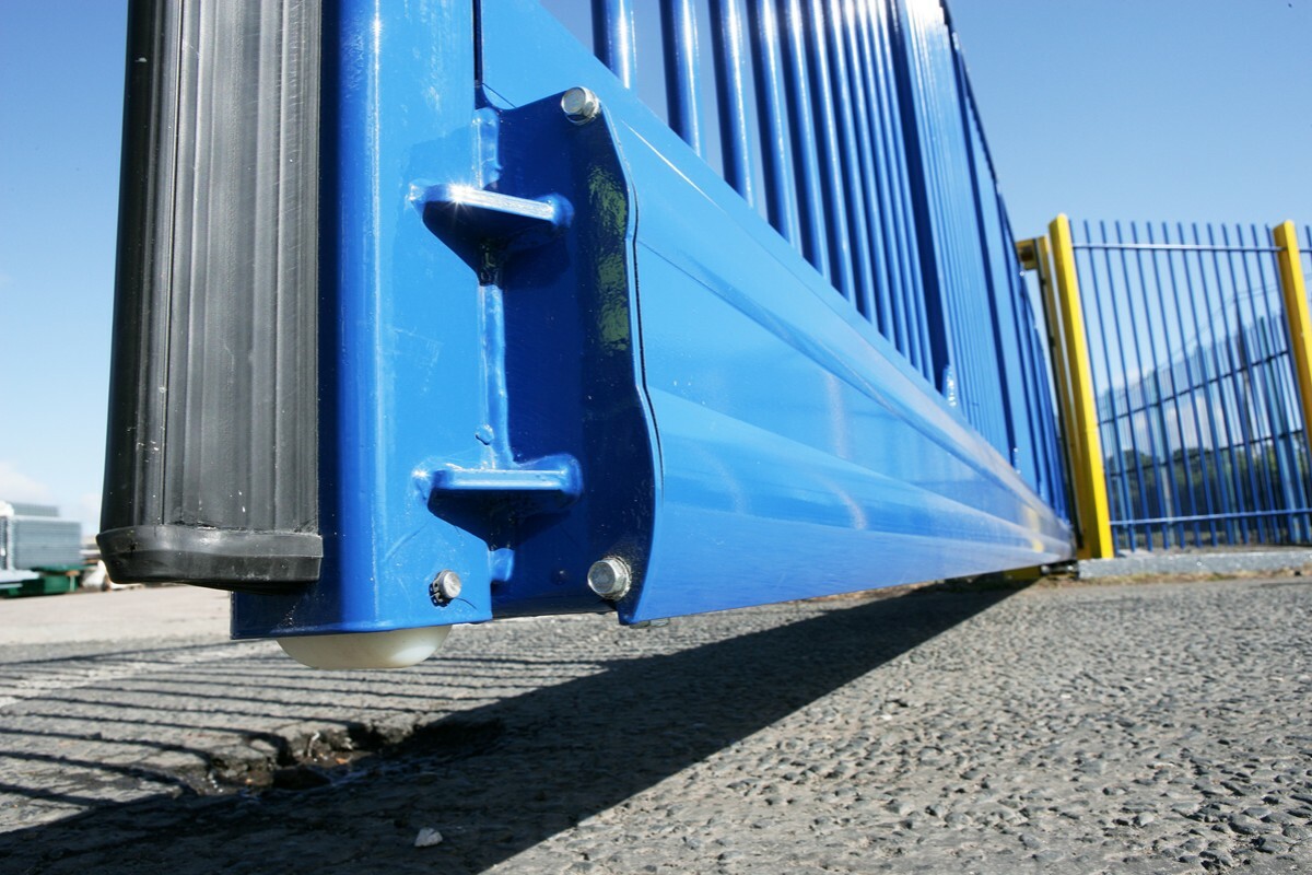 Cantilever sliding gate