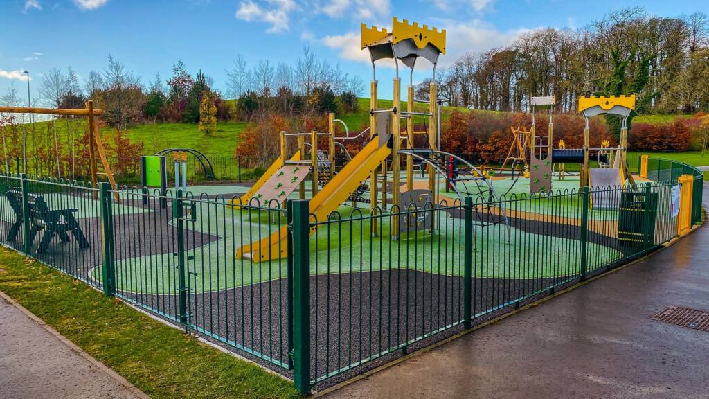 PLAYGROUND RAILING 01 lowres