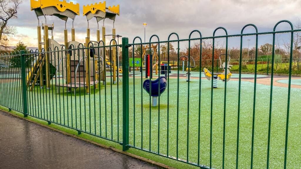 PLAYGROUND RAILING 03 lowres